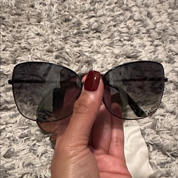 Authentic Gucci Sunglasses - Picture 5 of 11